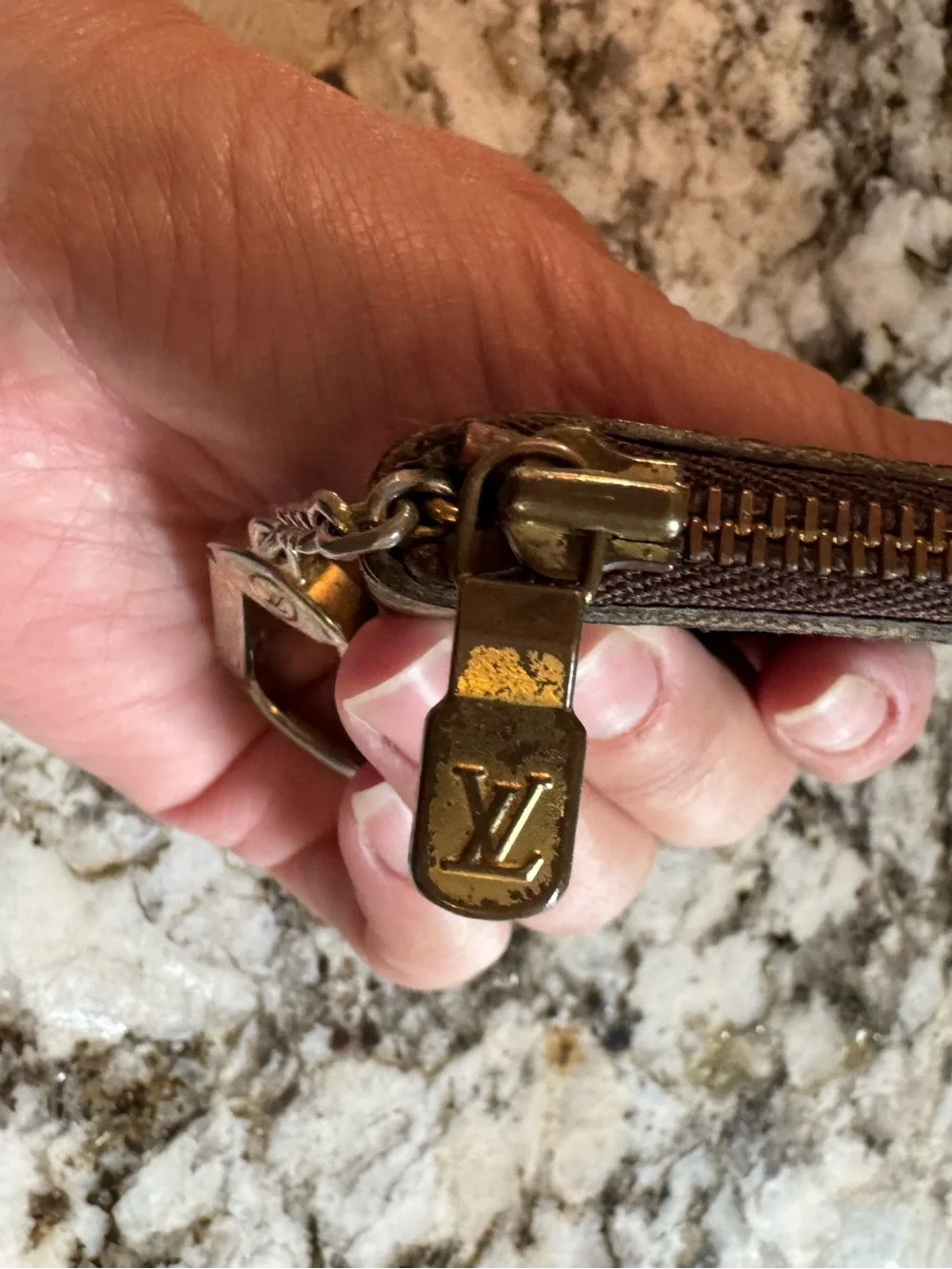 Louis Vuitton Brown Monogram Key Kles